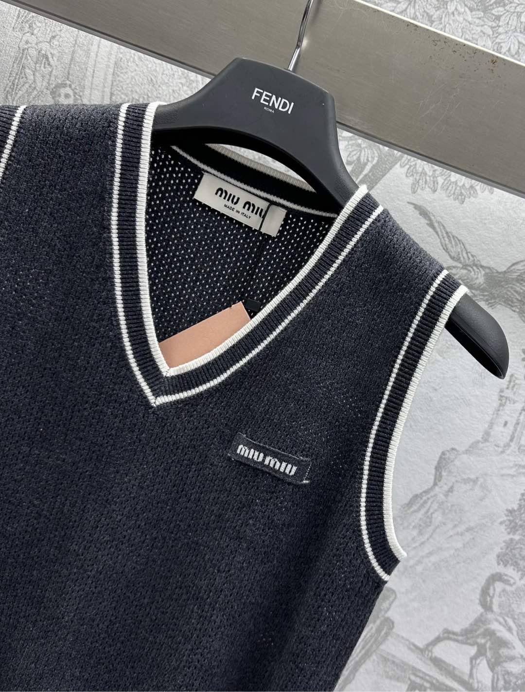 Miu 25 V- Gile Black Wool 232006