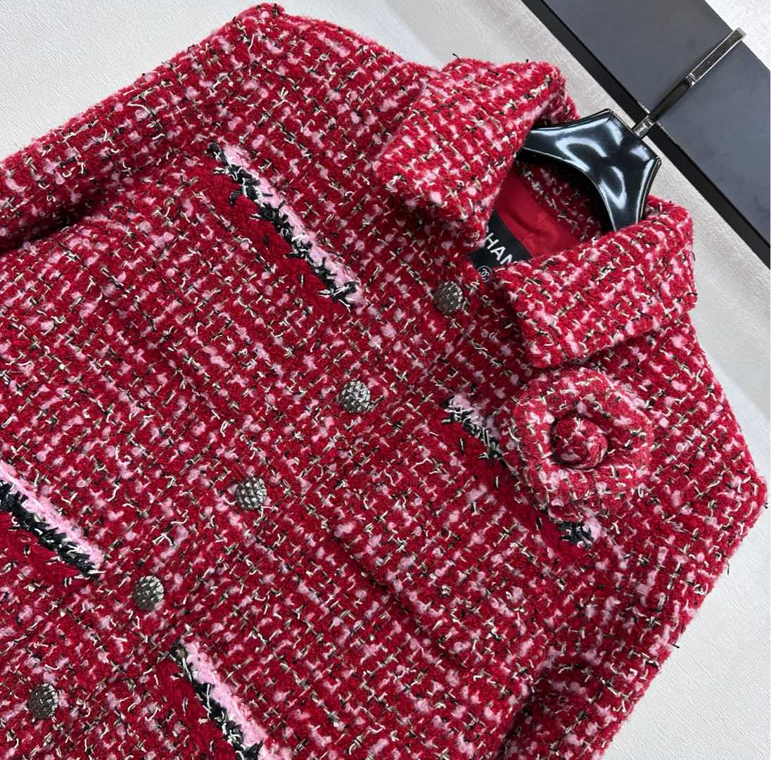 Chanel 25 Coat With Lapel Brooch Red Wool 319938