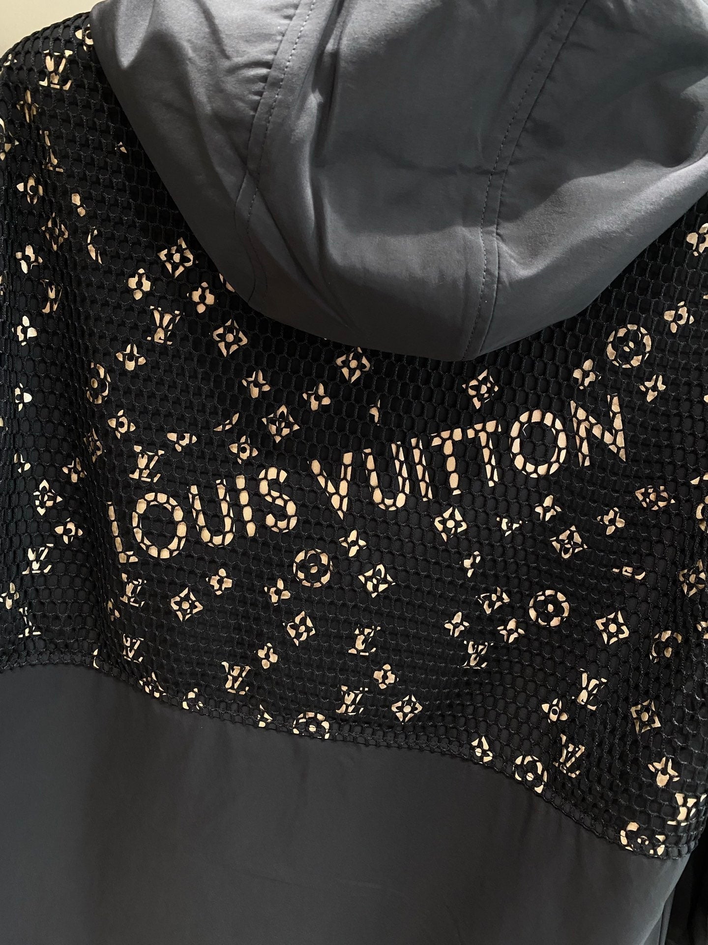 LV HOODED JACKET BLACK 238903