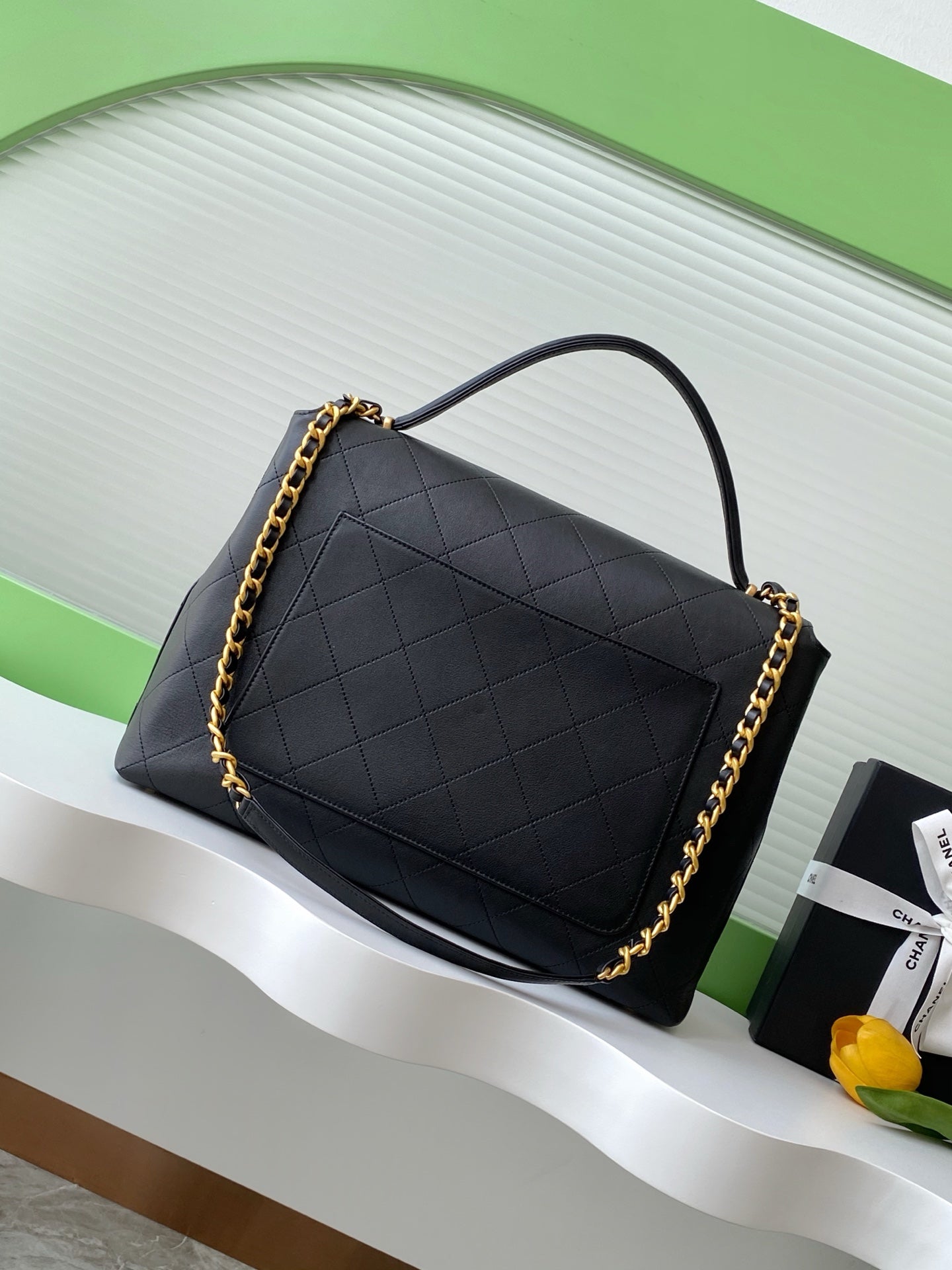 cc 25S Vintage Flap Bag 37cm Top Handle Black Calfskin