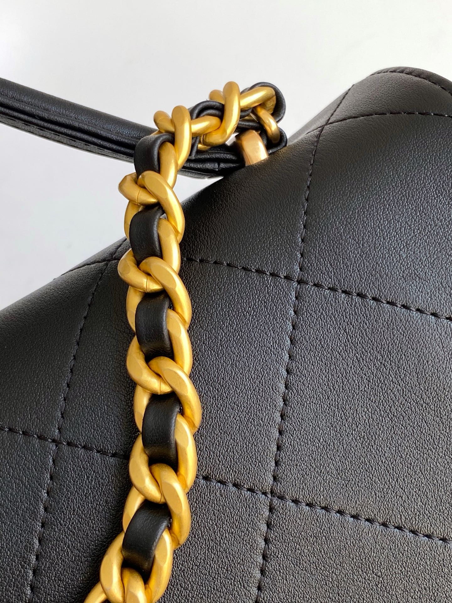 cc 25S Vintage Flap Bag 37cm Top Handle Black Calfskin