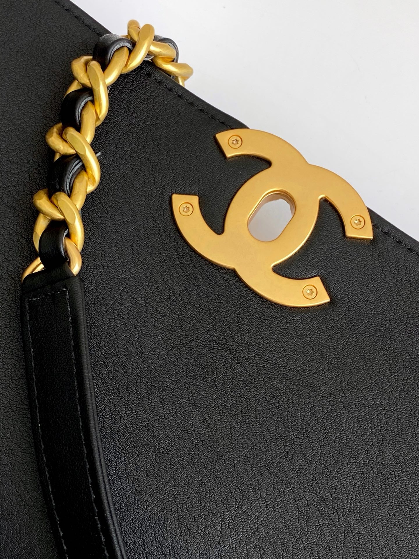 cc 25S Vintage Flap Bag 37cm Top Handle Black Calfskin