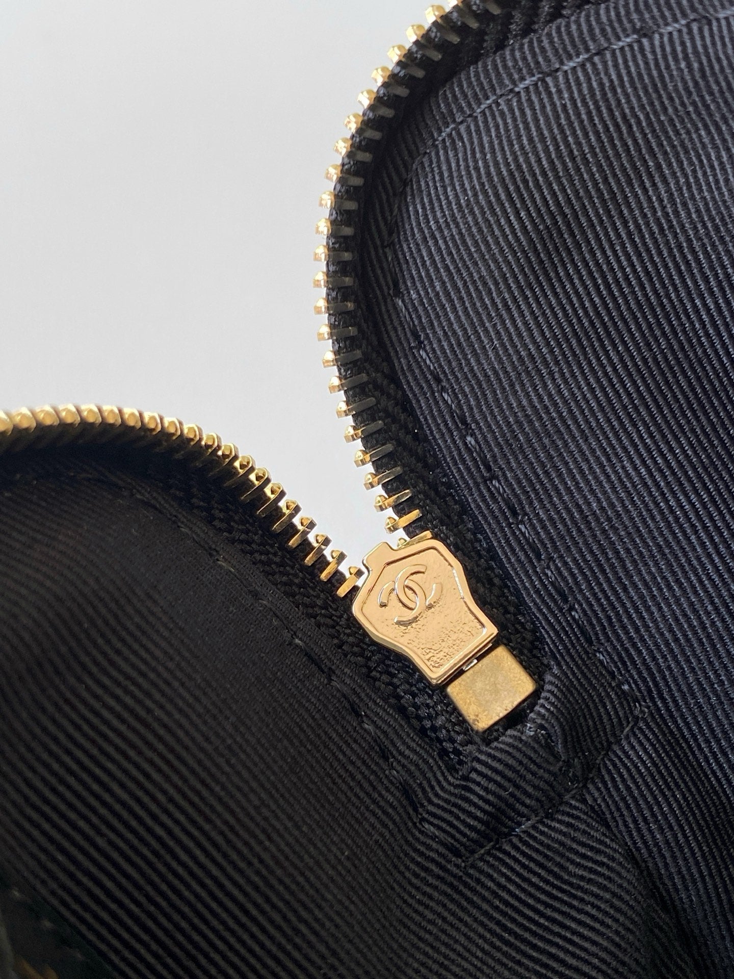 CC 2025 Phone Bag 18cm Black Cowhide 310331