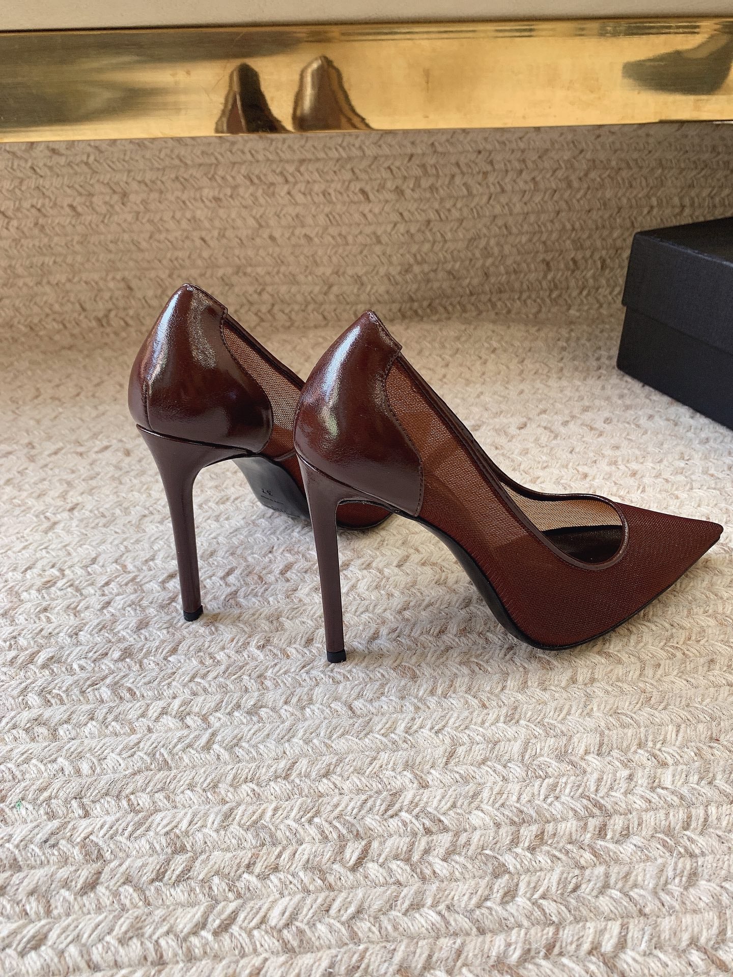 NORMA PUMPS IN CHESTNUT MESH
