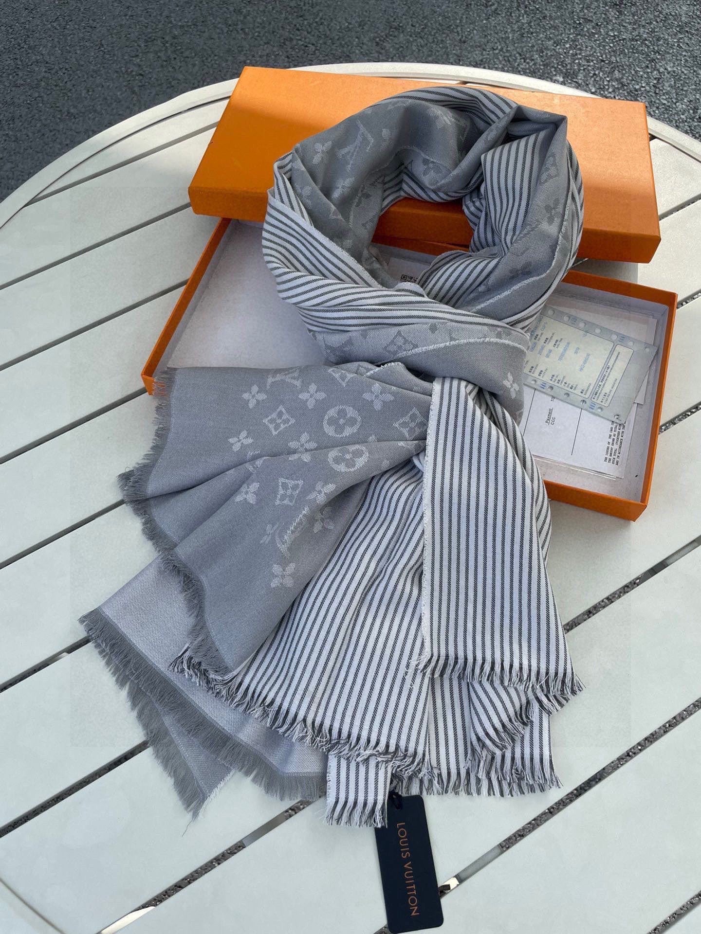 LV Scarf 200cm Gray Cashmere 968451