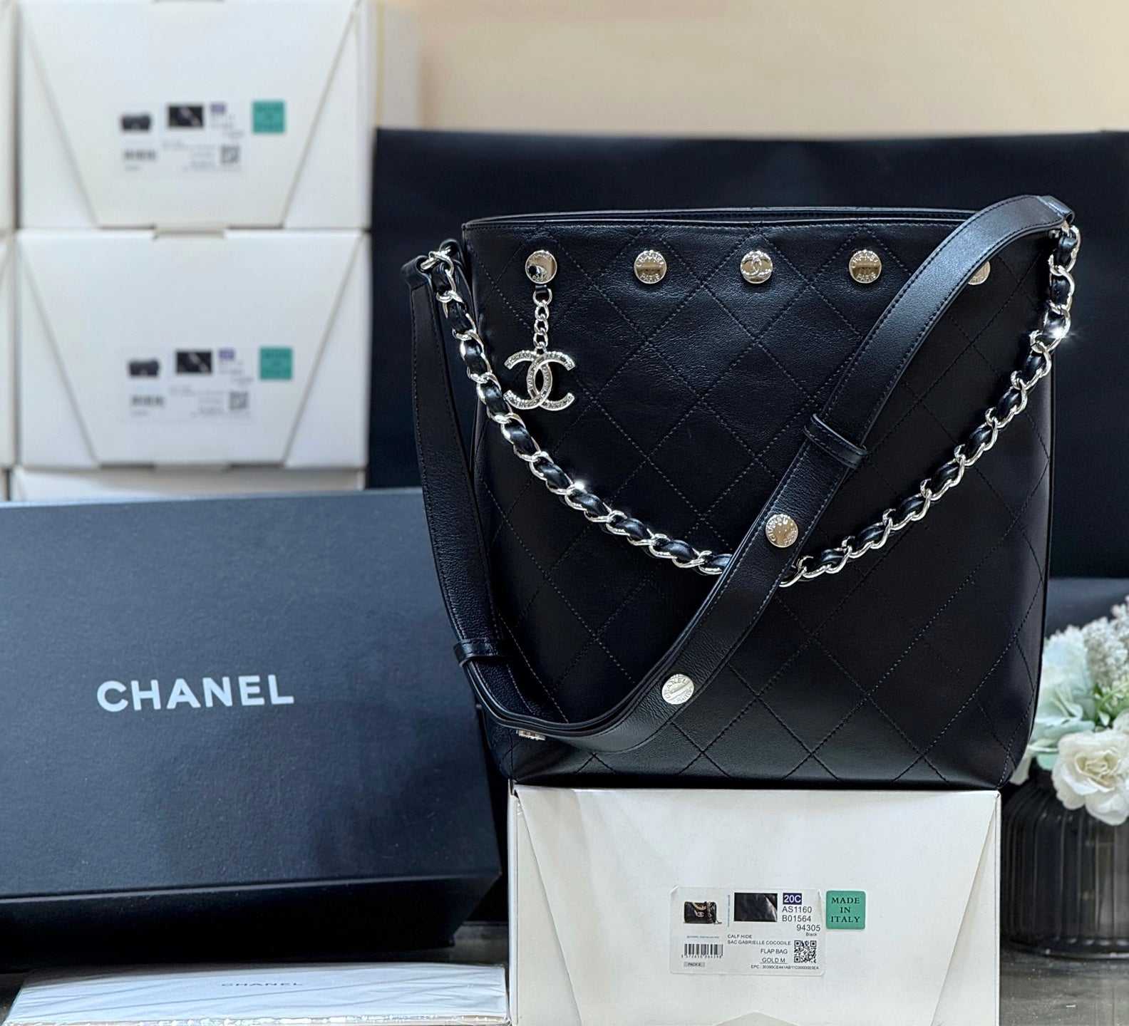 CC 2025 Bag 31cm Black Lambskin With Silver Chain 346394
