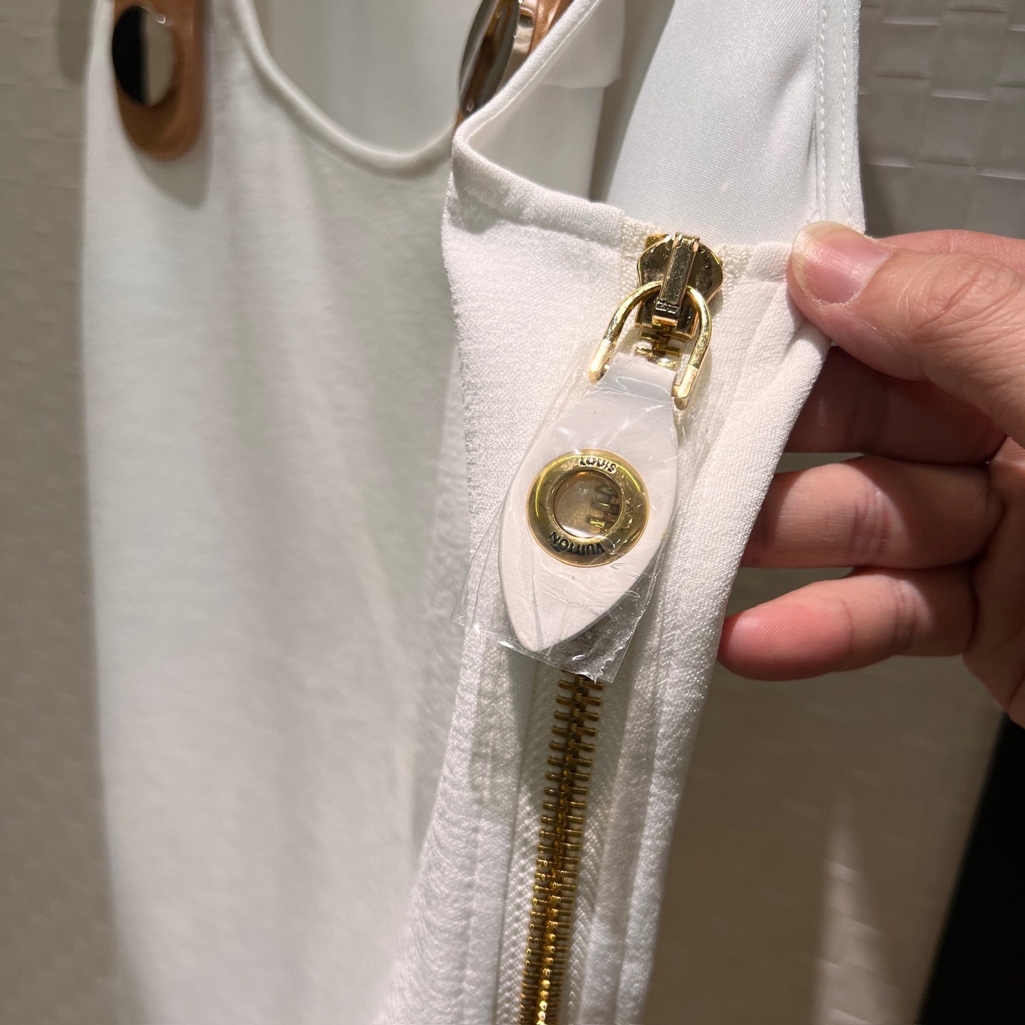 LV Metal Buckle Decorated Camisole Shirt White Cotton