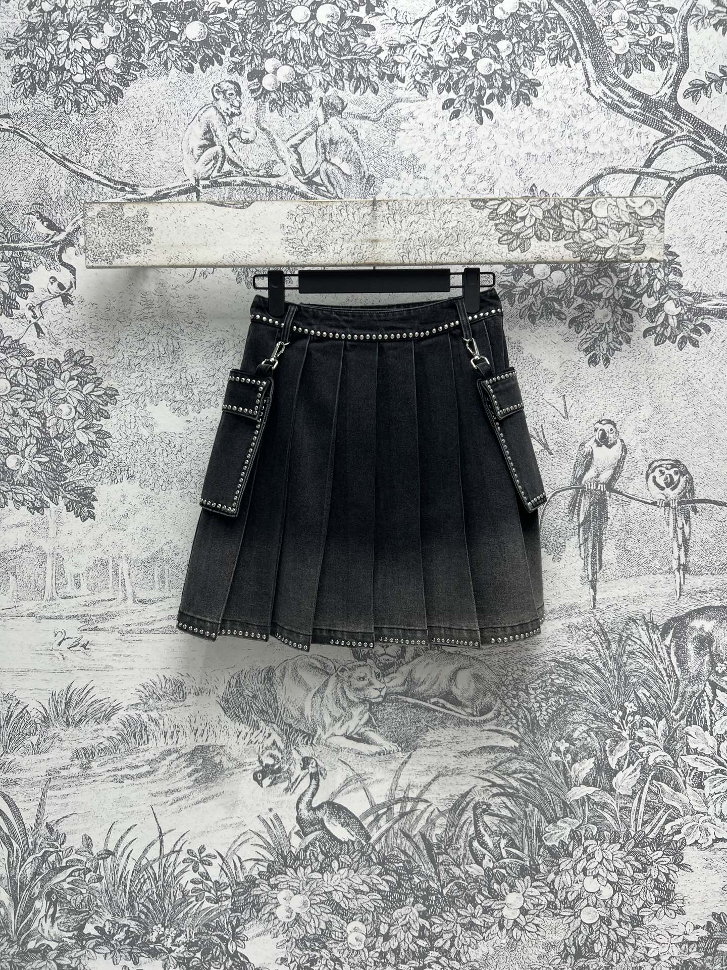 CD 25 Color Gradient Pleated Skirt Black Cotton