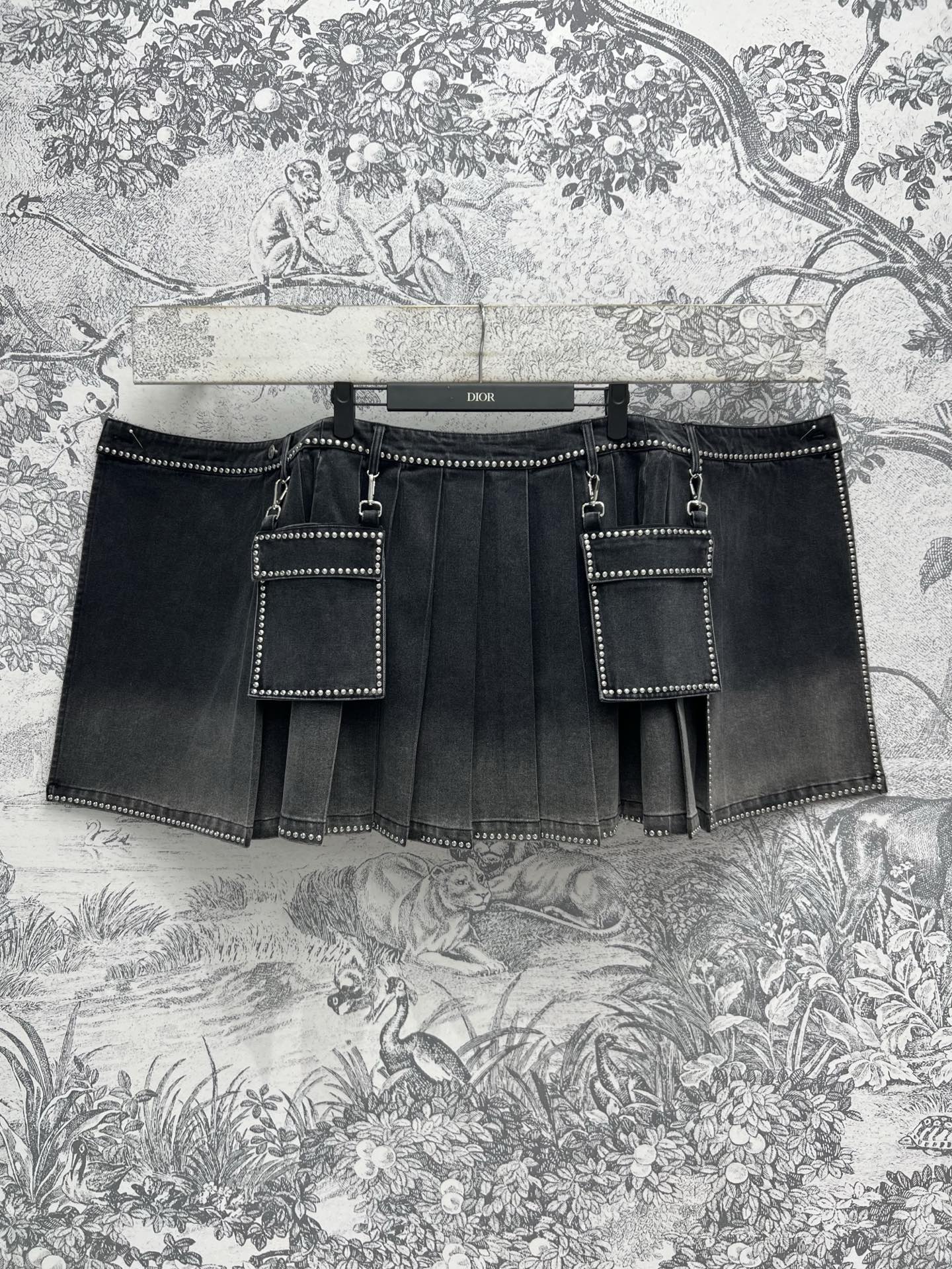 CD 25 Color Gradient Pleated Skirt Black Cotton