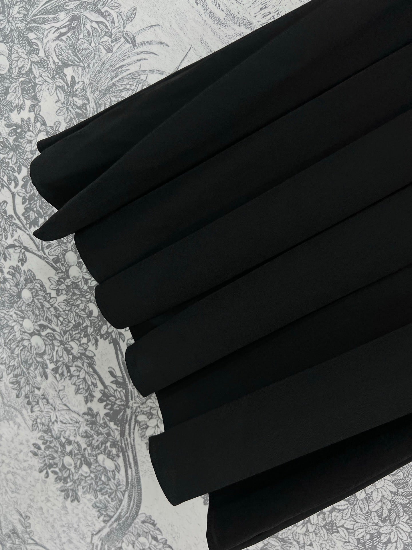 Loewe 25 Sleeveless Pleated Shirt Black Polyester Fiber