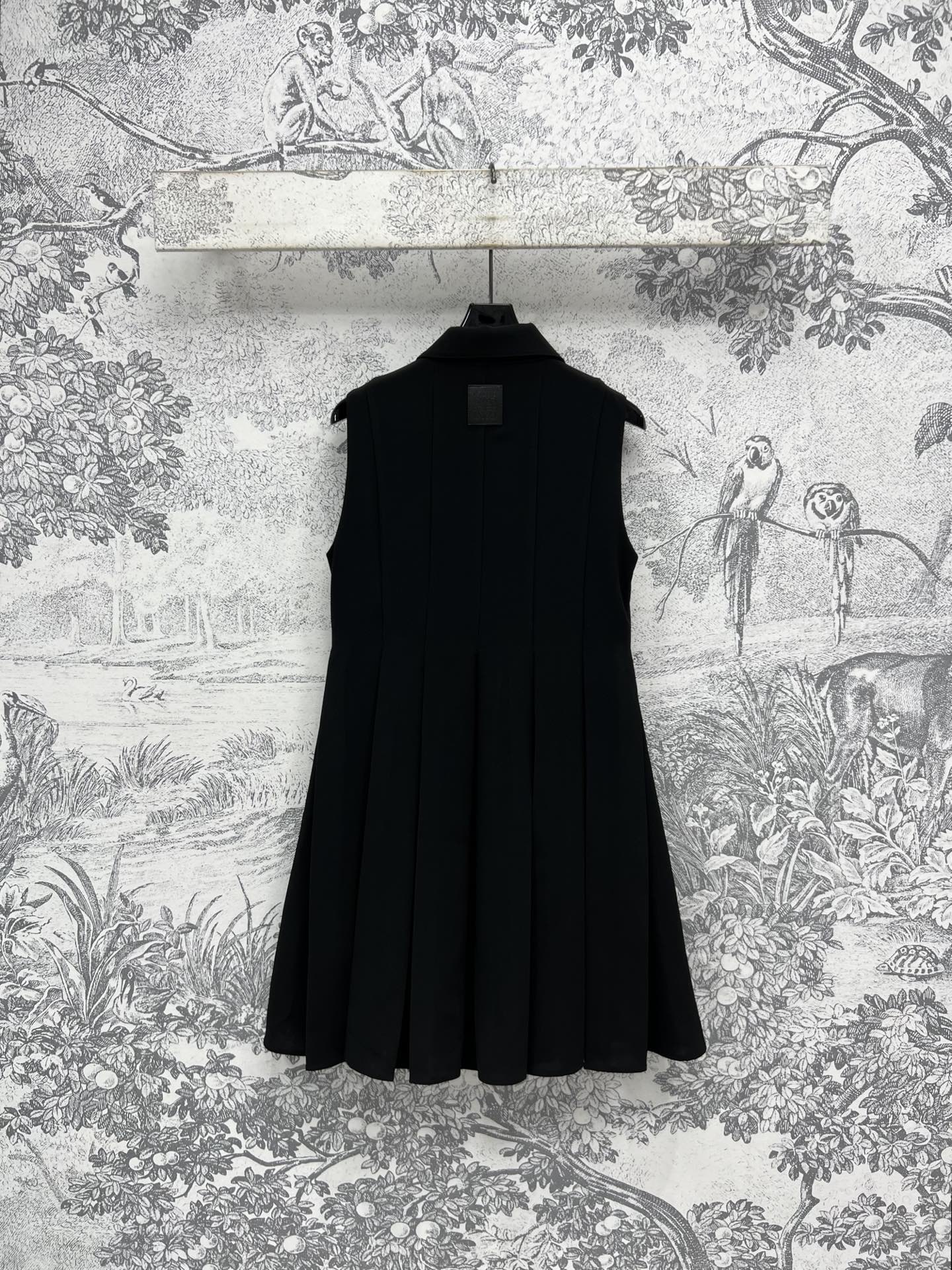 Loewe 25 Sleeveless Pleated Shirt Black Polyester Fiber