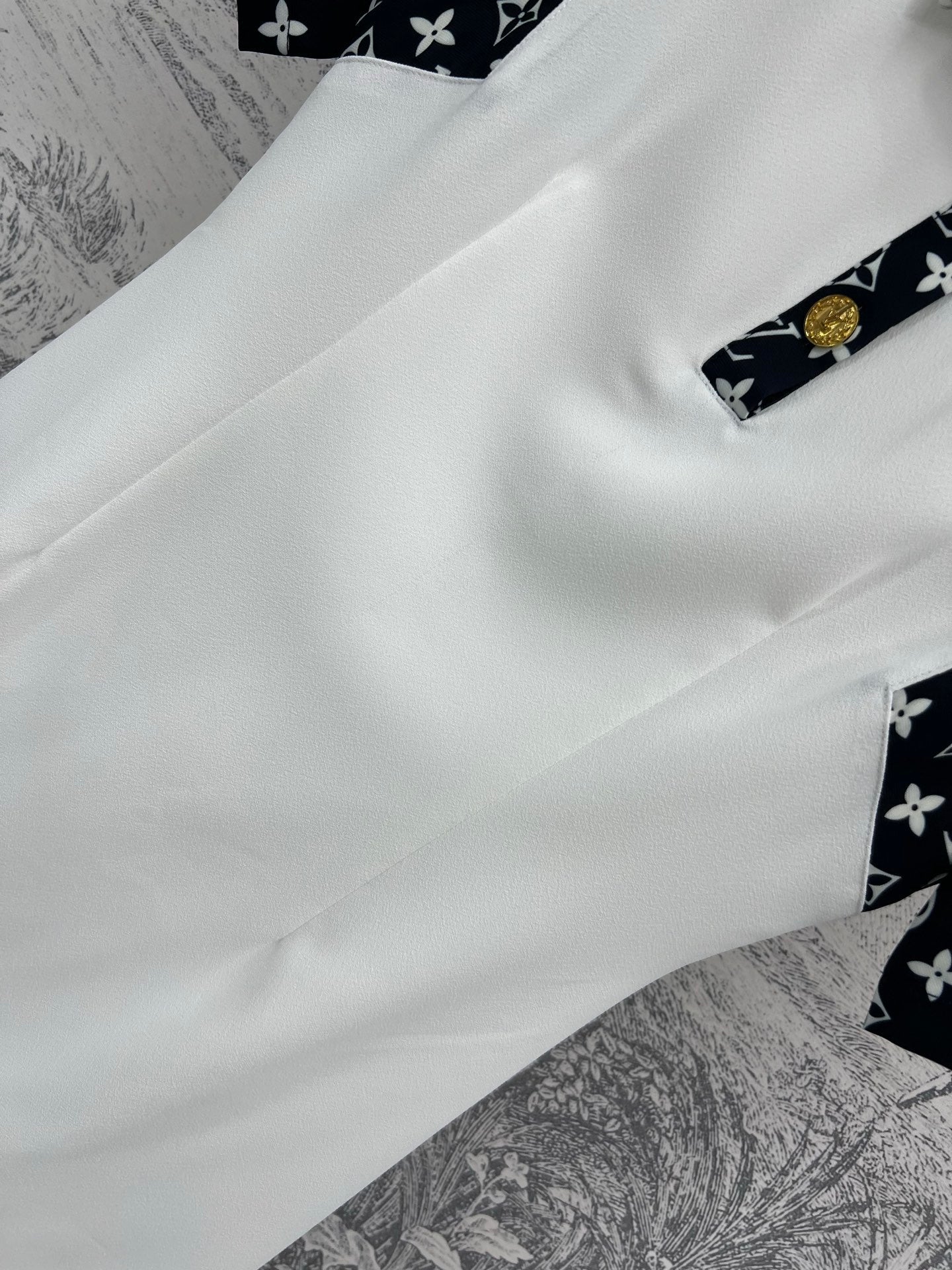 LV Classic L's Money Letter Print White Black Polyester