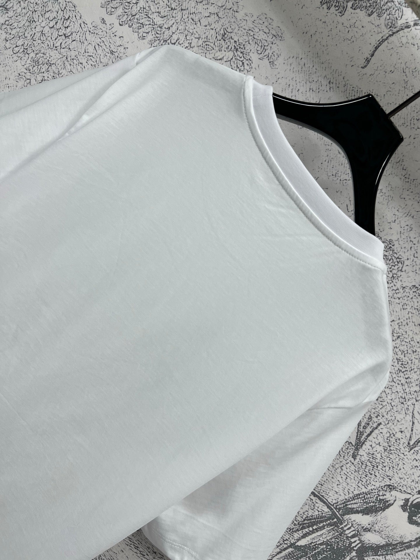 LV 25 Simple Basic Style Versatile T-Shirt White Cotton