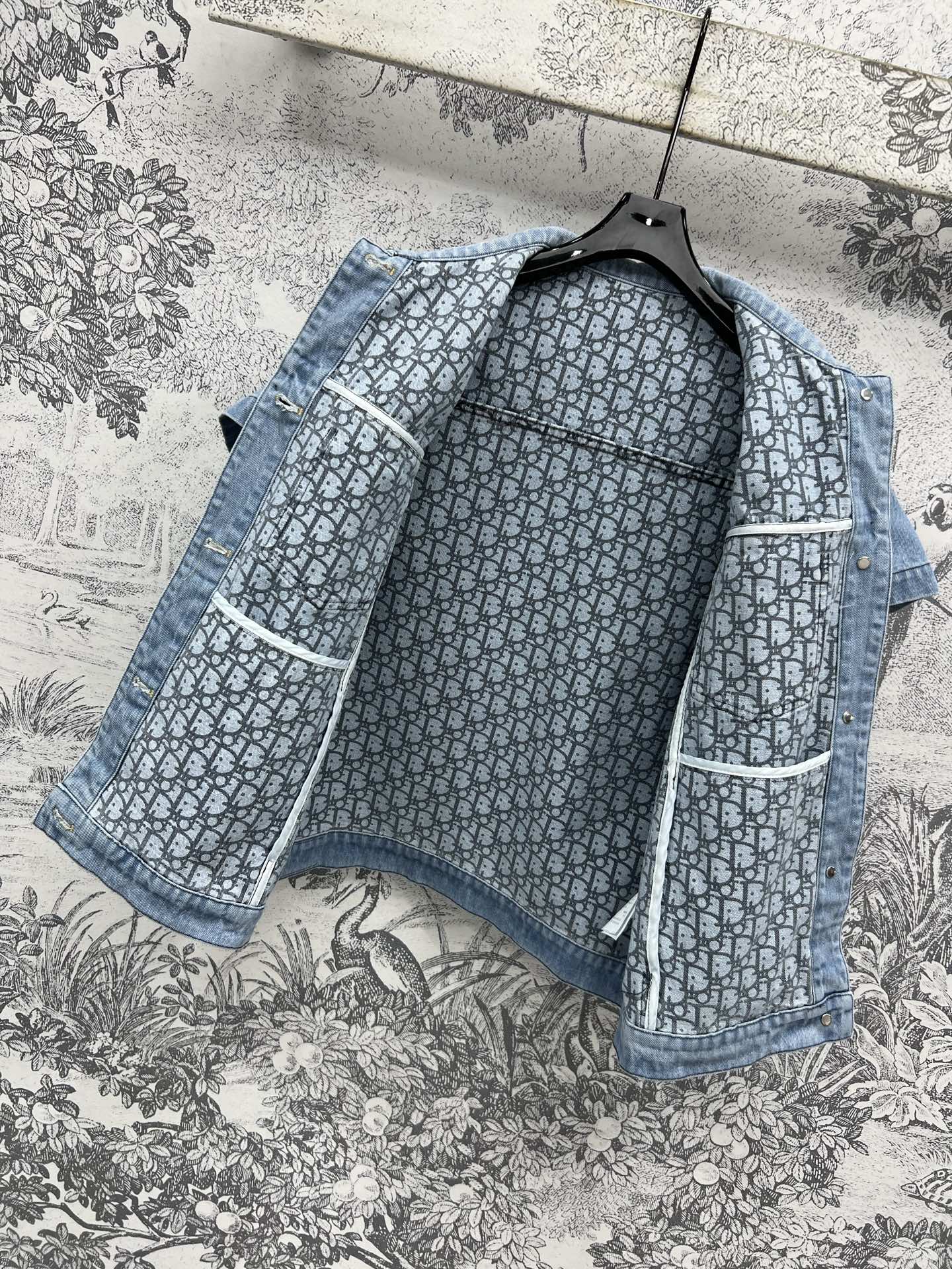 CD 25 Short-sleeved Denim Shirt  Light Blue Cotton