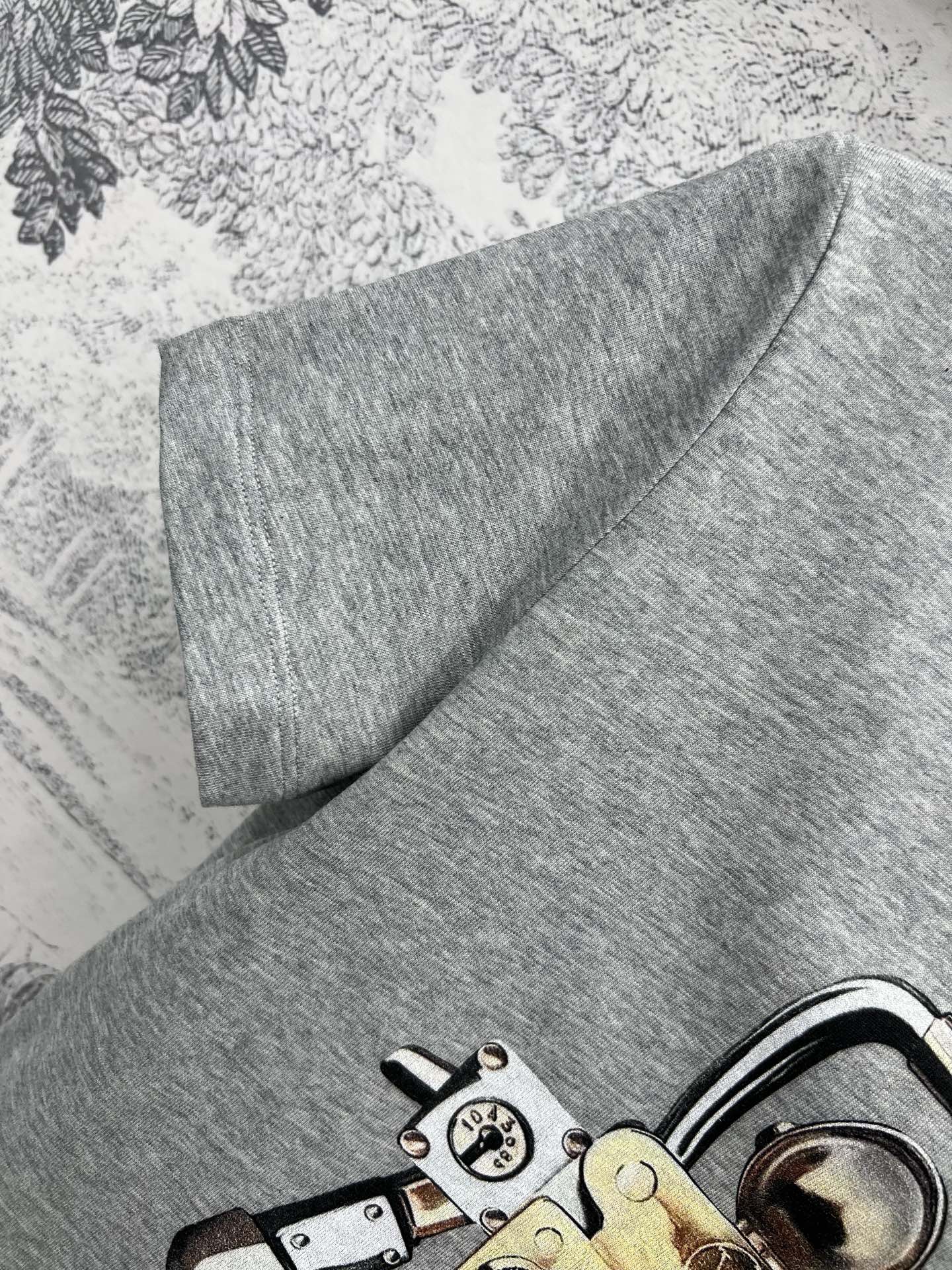 LV 25 Robot  On The Chest T-Shirt Grey Cotton