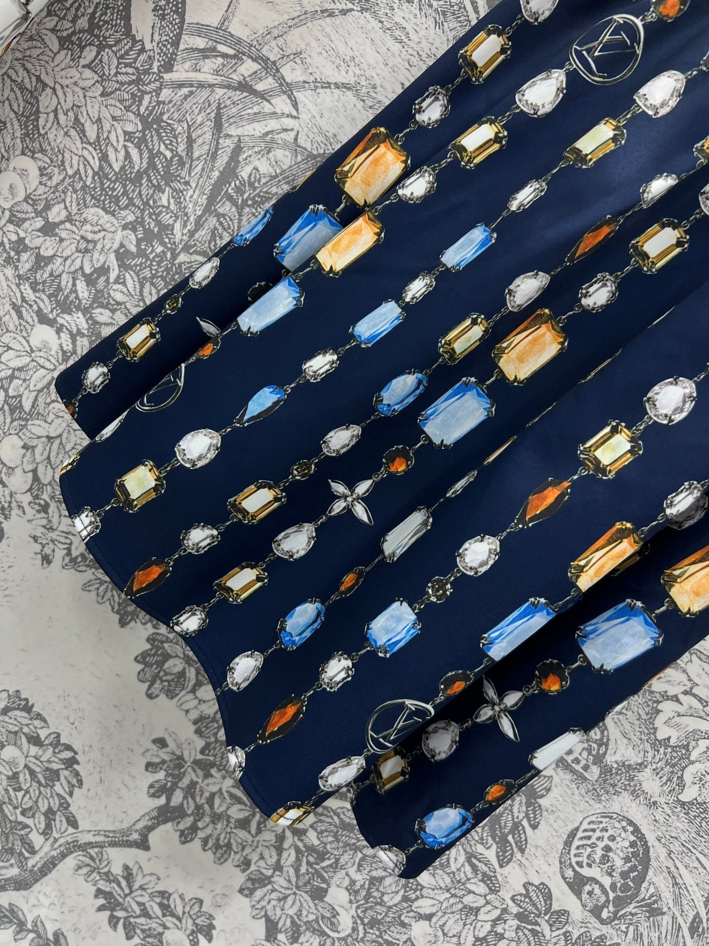 LV 25 Printed Round Neck Lining Pleated Dress White BLue Poliester