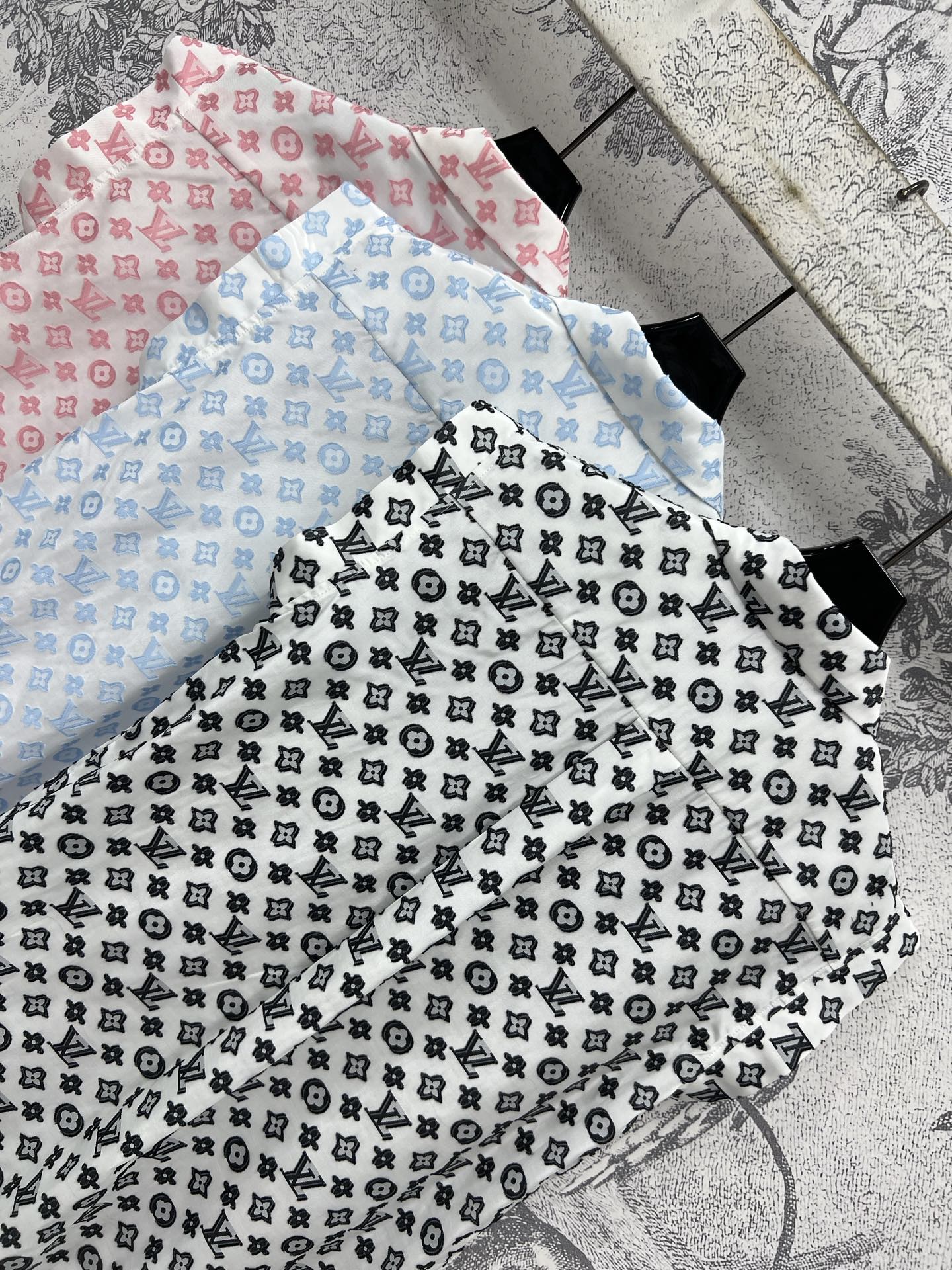 LV 25 Retro Hong Kong Small Flying Sleeve Shirt Pink Black Blue Viscose Rayon