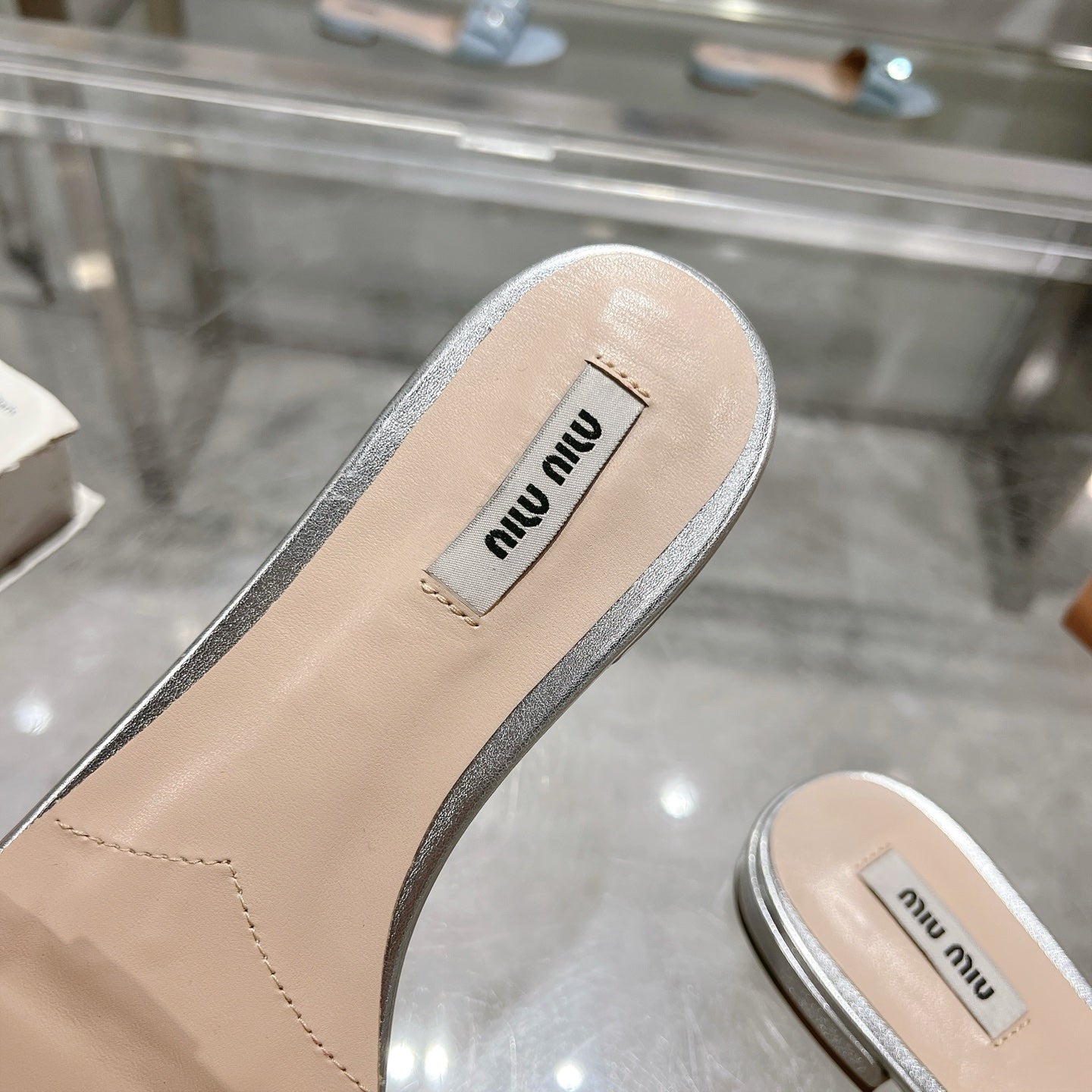 Miu 25C Slippers Silver Leather 235287