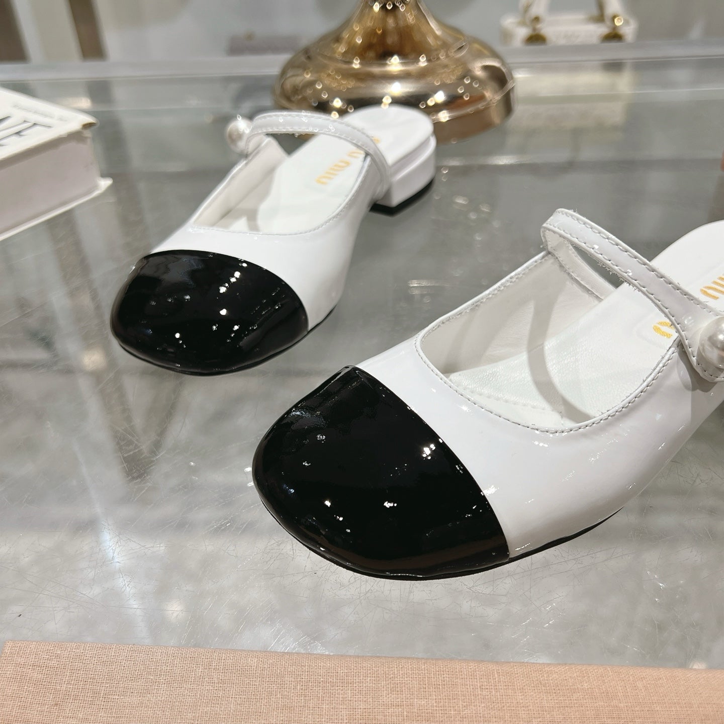 Miu 25C Flat Mule White Patent Leather 235306