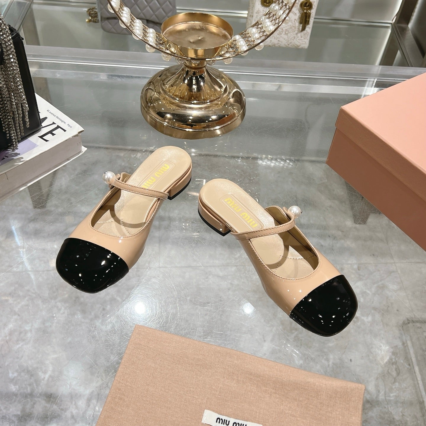 Miu 25C Flat Mule Cream Patent Leather 235308