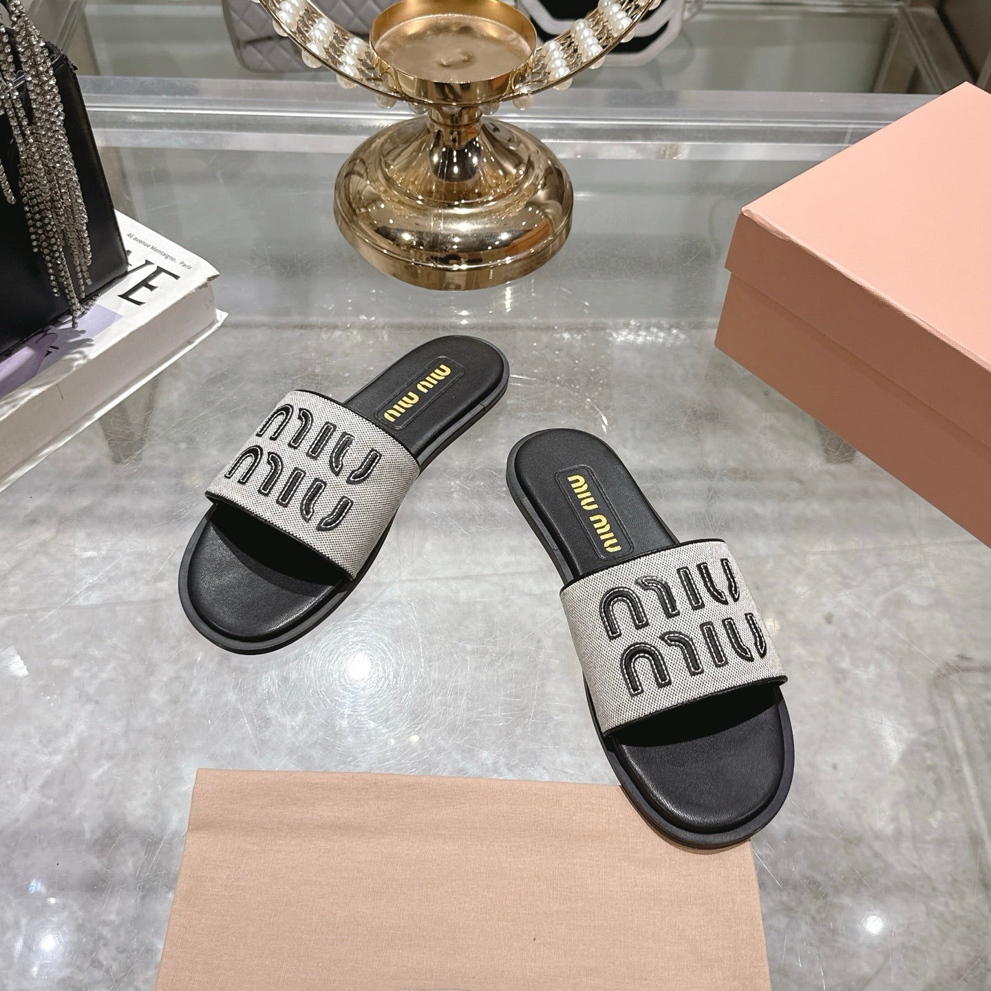 Miu Slippers Black Leather 235320