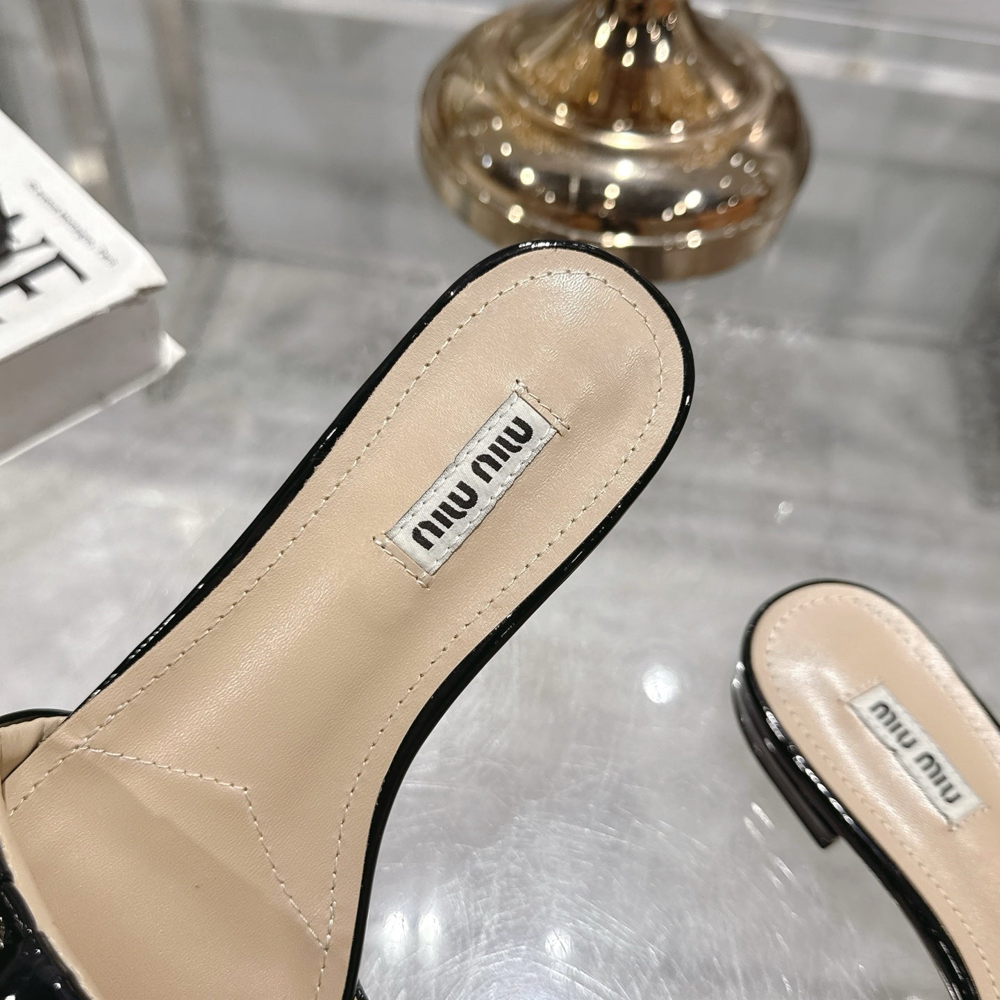 Miu 25C Slippers Black Patent Leather 235322