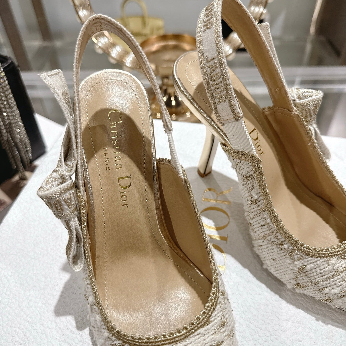 CD  26 Slingback 85mm Light Cream Gold Tweed 592230