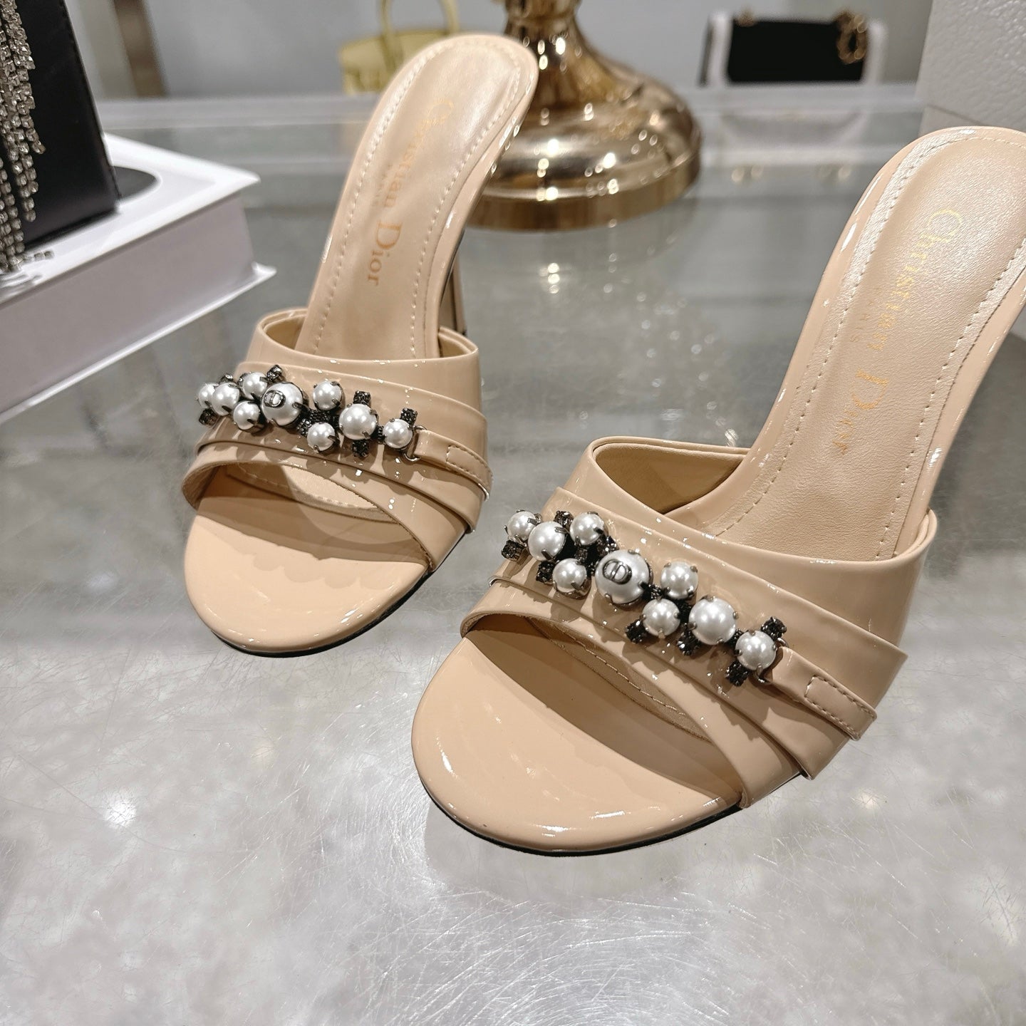 CC 26 High-Heeled Mules 85mm Pearl Beige Patent Leather 592250