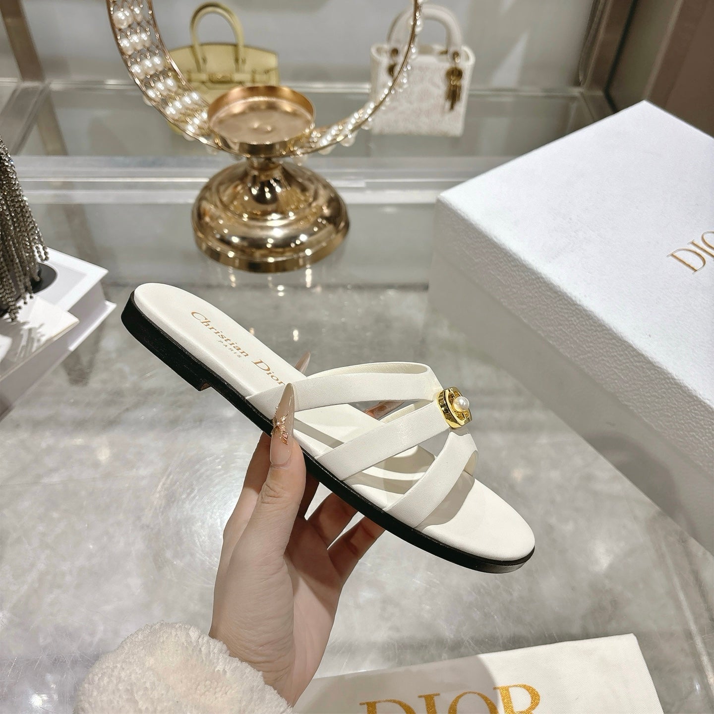 CD 26 Flat Sandals White Leather 592260