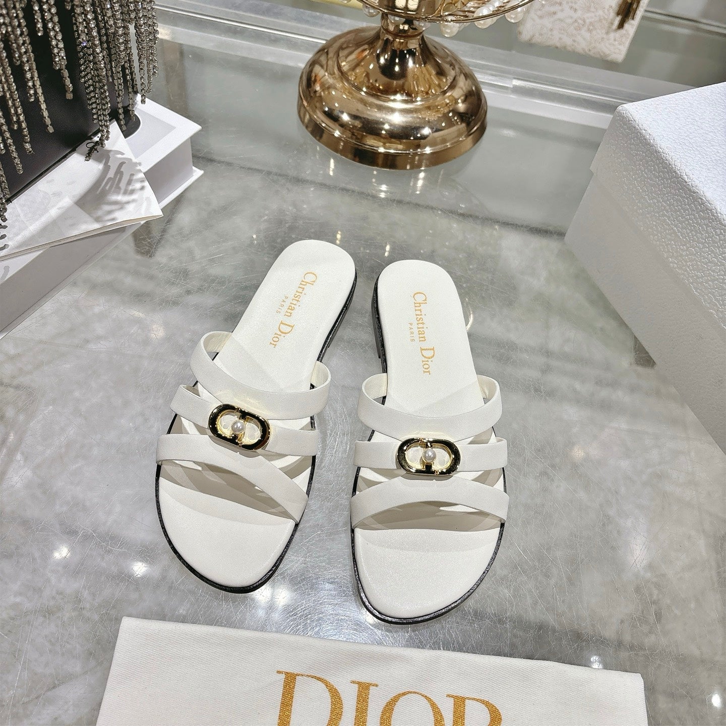 CD 26 Flat Sandals White Leather 592260