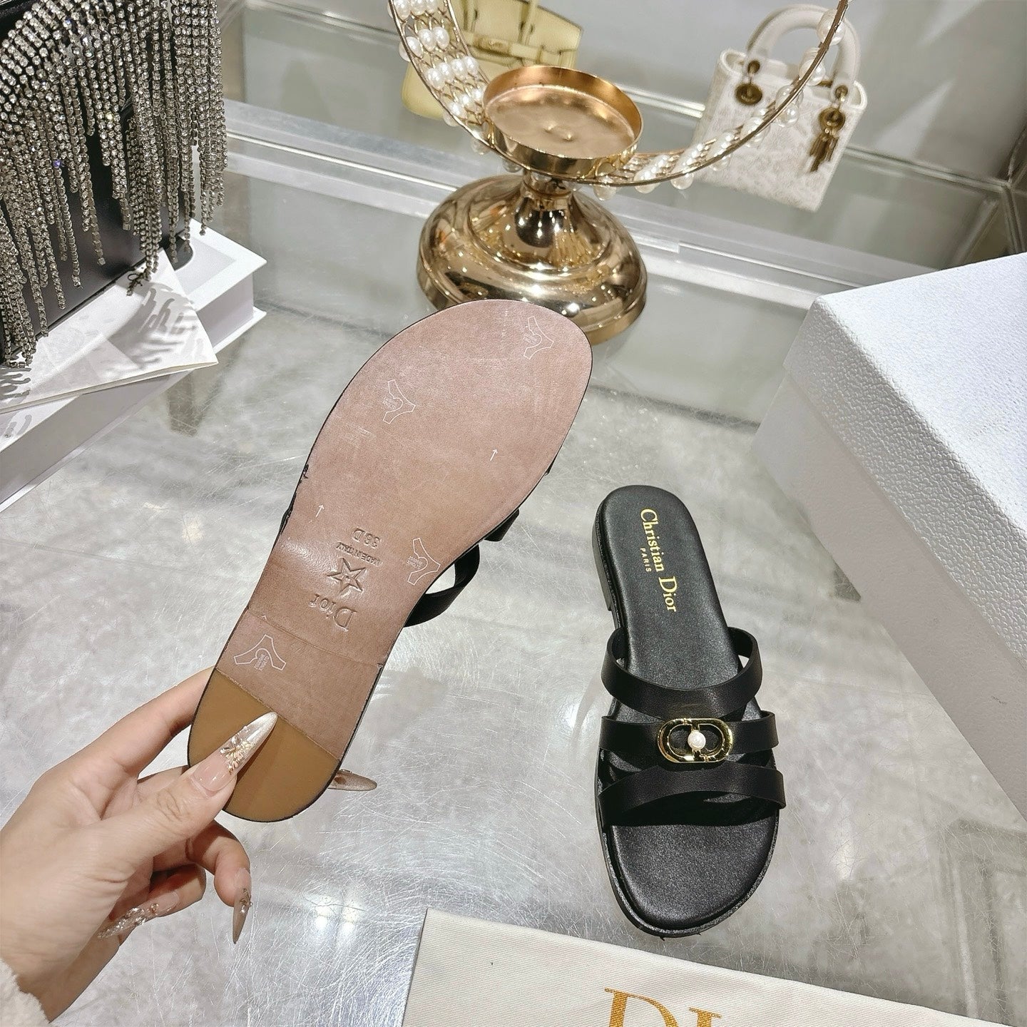 CD 26 Flat Sandals Black Leather 592262