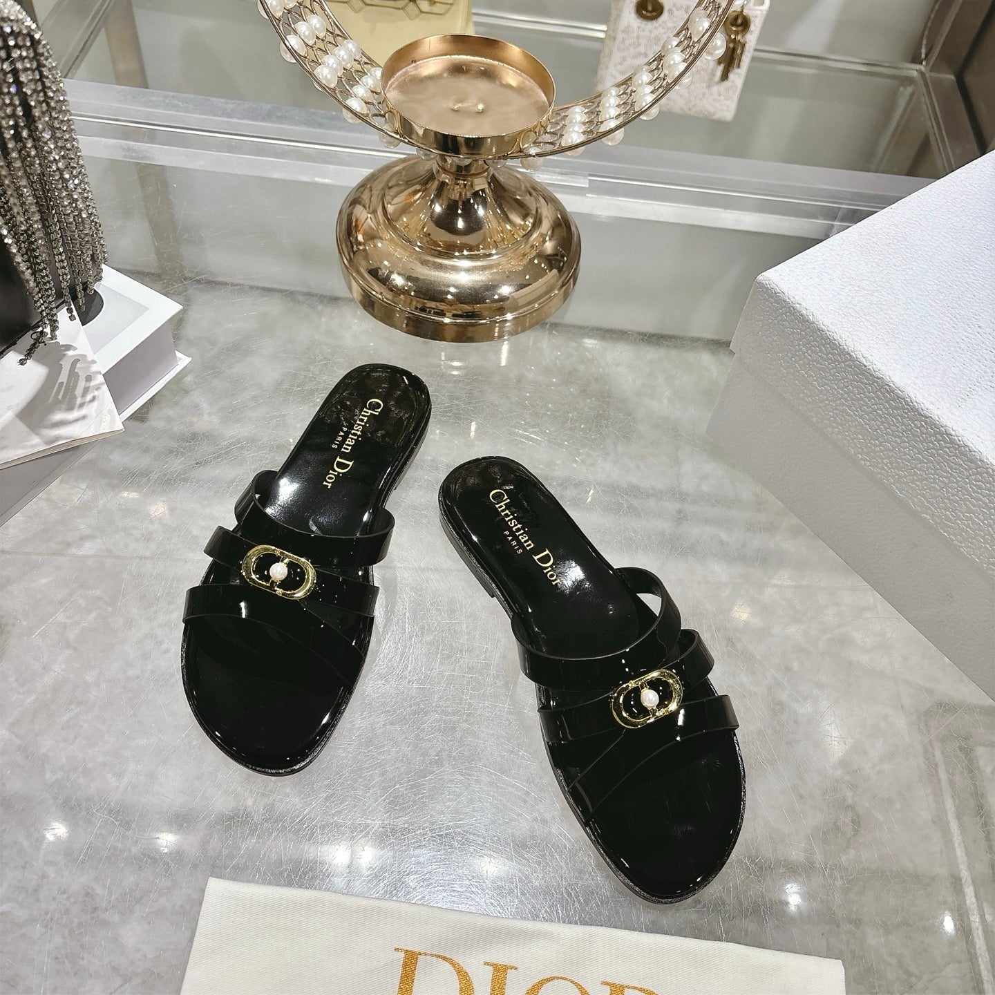 CD 26 Flat Sandals Black Patent Leather 592264