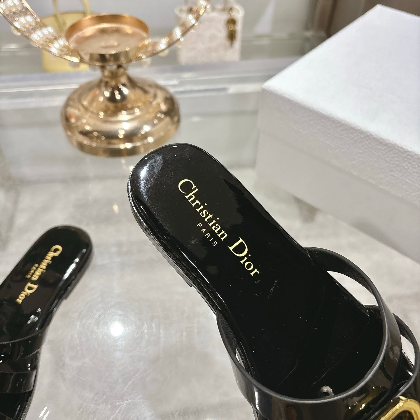 CD 26 Flat Sandals Black Patent Leather 592264