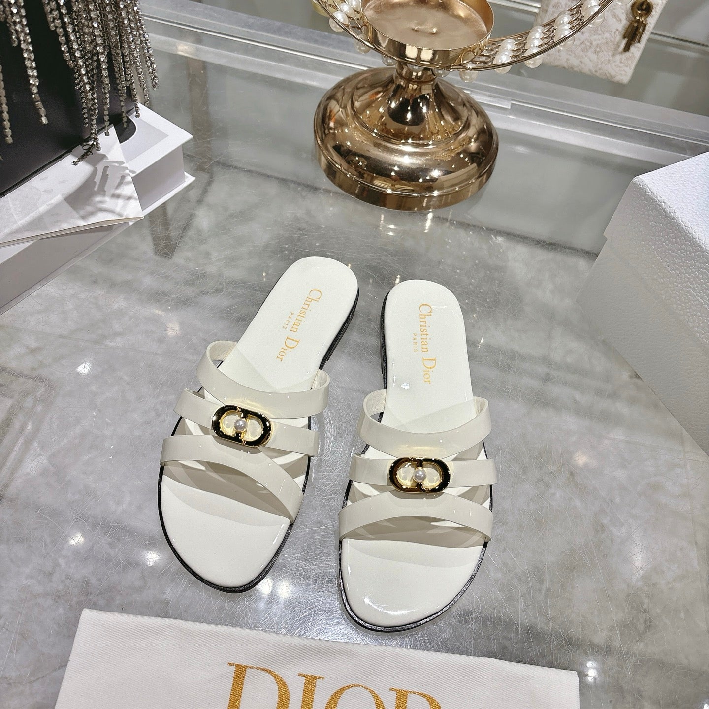 CD 26 Flat Sandals White Patent Leather 592265