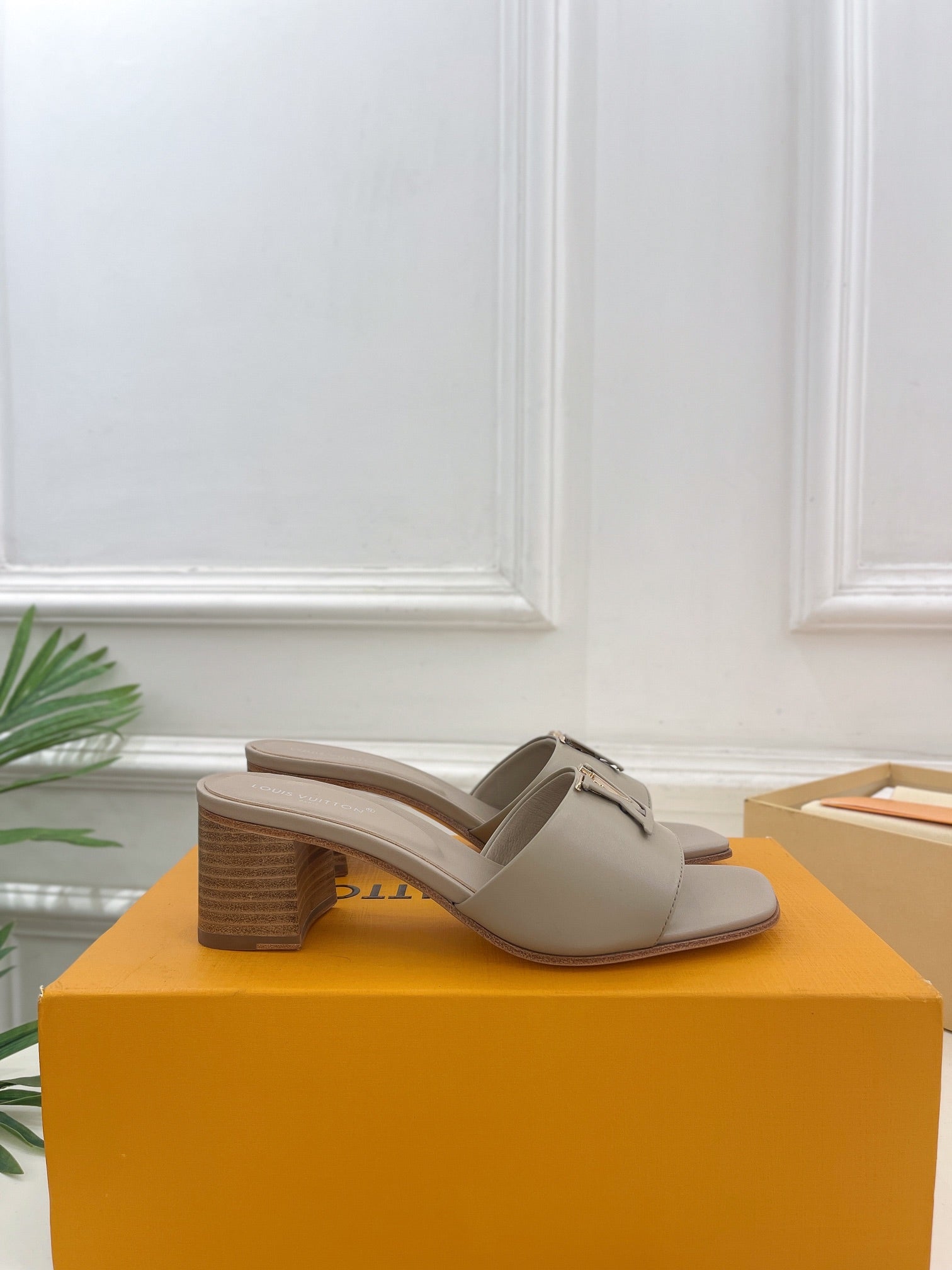 lv capri mule 45mm grey calfskin