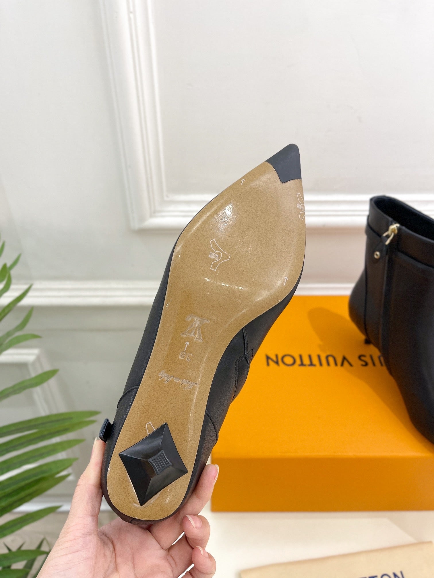 LV Stellar Ankle Boot 40mm Plain Black Calfskin