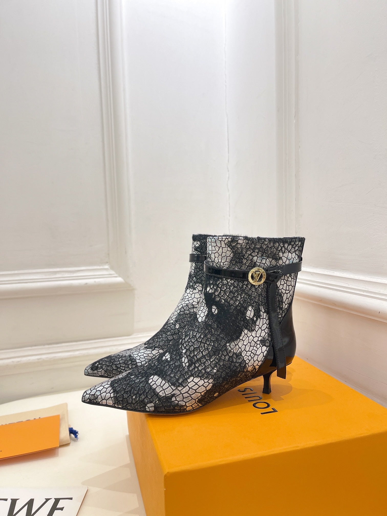 LV Stellar Ankle Boot 40mm White Mix Black Calfskin