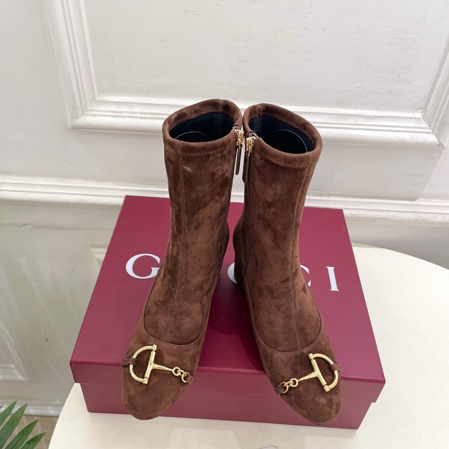 GG half-D chain buckle  ankle boots brown suede 536055