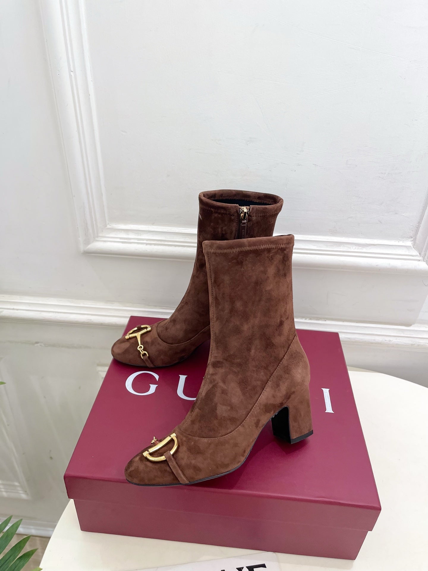 GG half-D chain buckle  ankle boots brown suede 536055