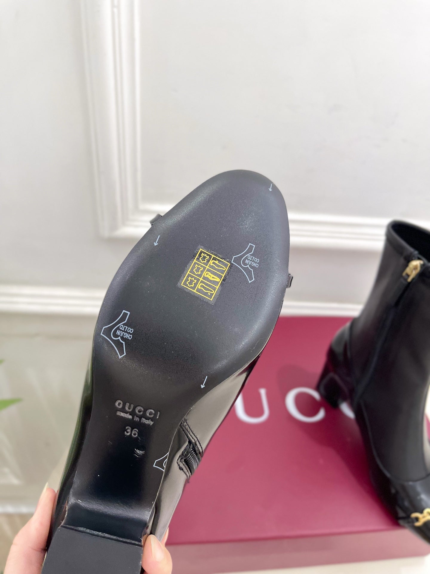 GG half-D chain buckle ankle boots black sheepskin 536056