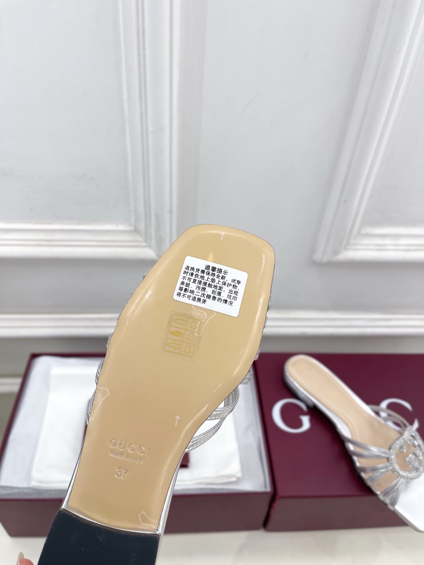 GG 26 Flat Sandals Sliver Metallic Leather 587091