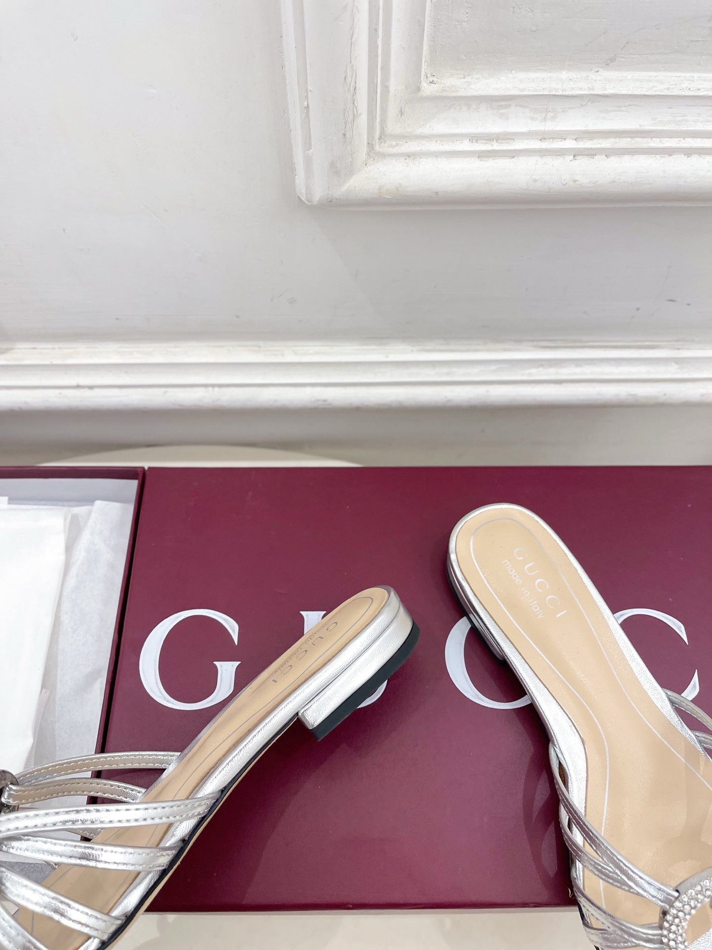 GG 26 Flat Sandals Sliver Metallic Leather 587091