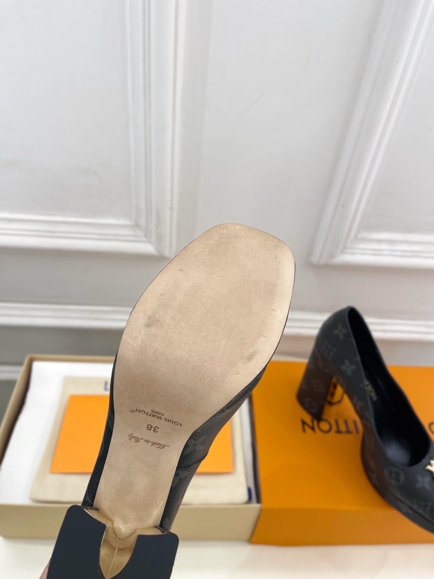 LV 26ss Pump 110 Black Monogram Leather 631919