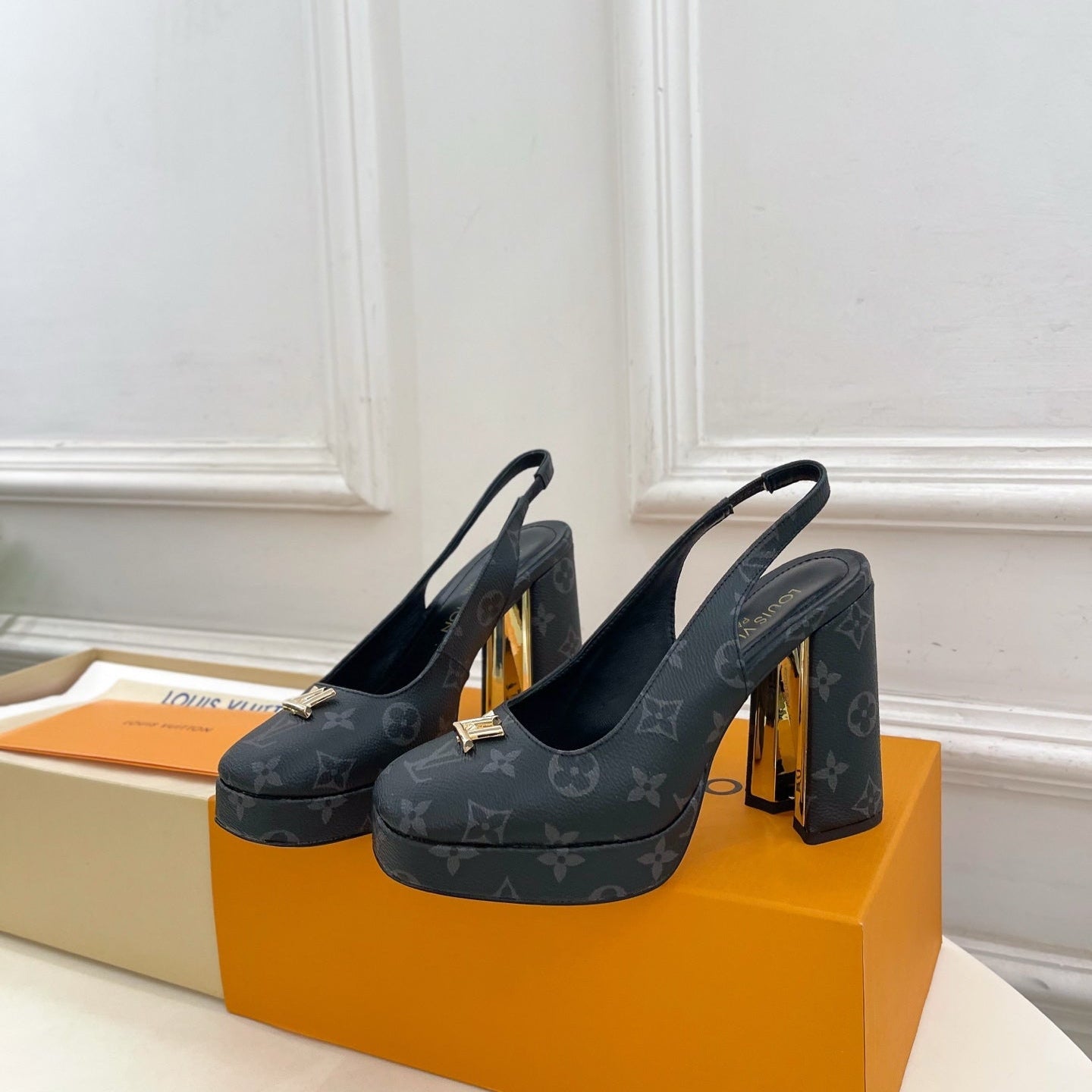 LV 26ss Platform Sandals 110 Black Monogram Leather 631923