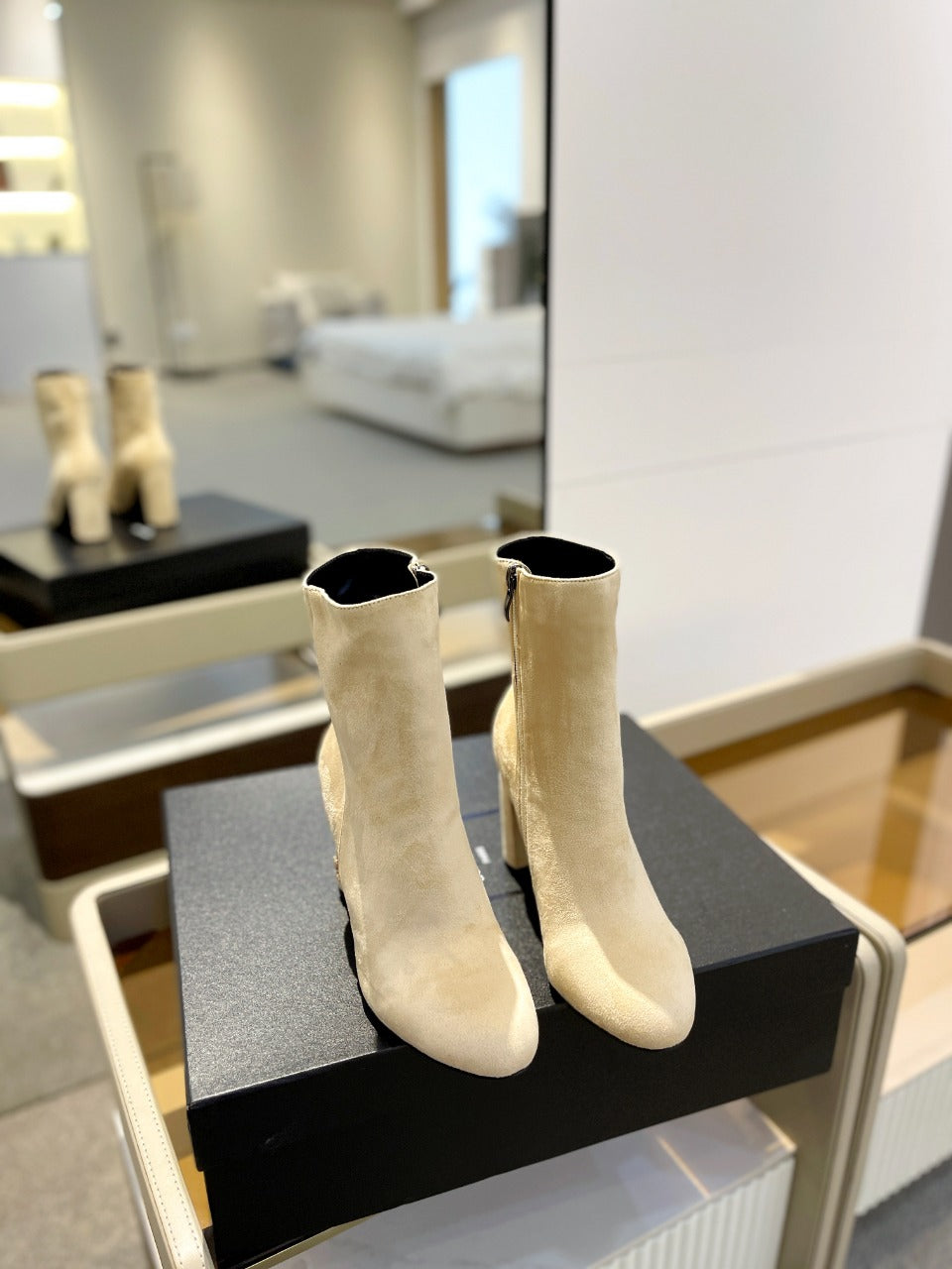 SL HONORÃ‰ BOOTIES FLAX SUEDE