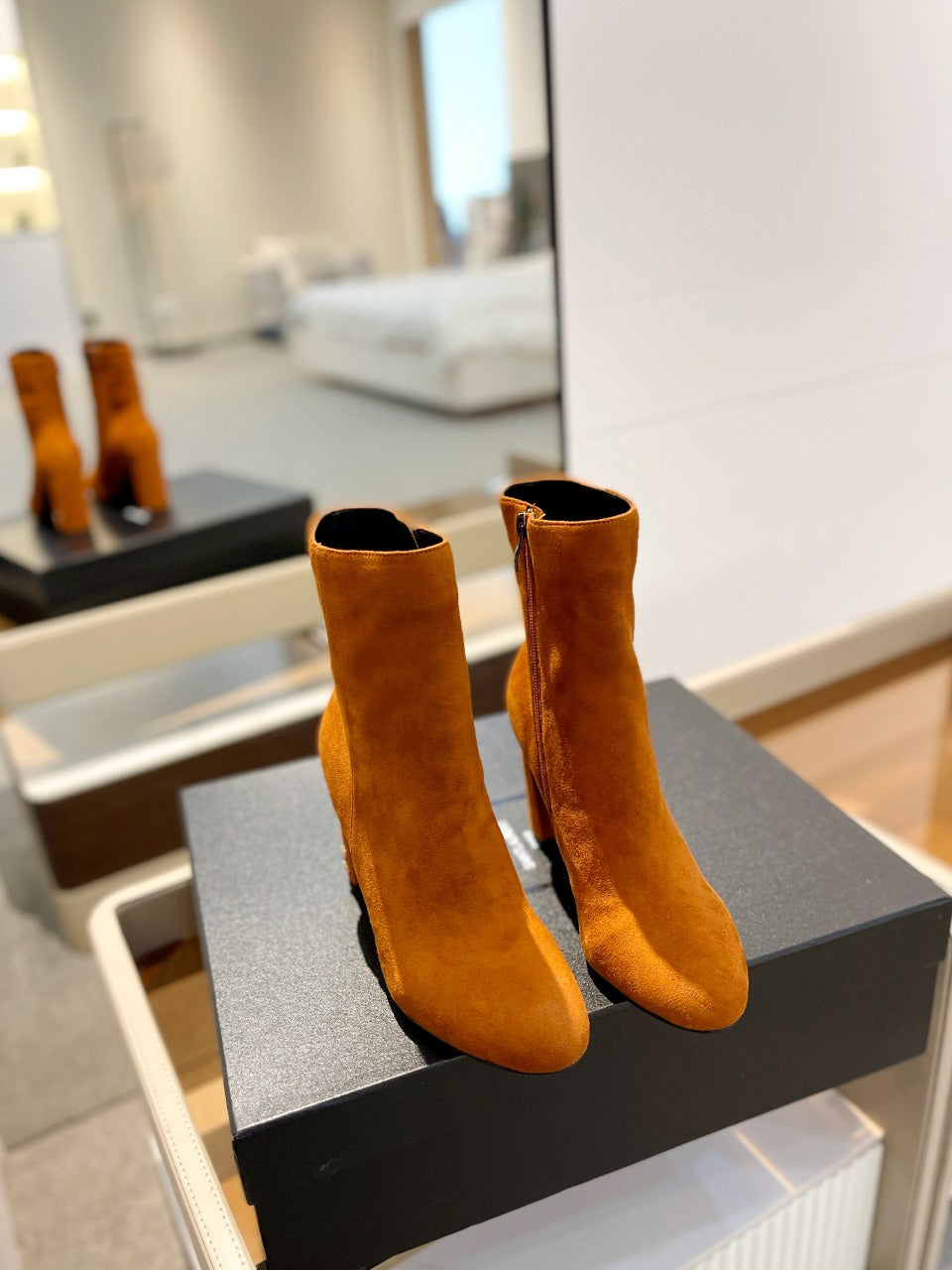 SL HONORÃ‰ BOOTIES BRICK SUEDE