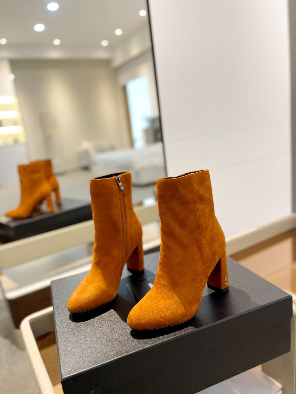 SL HONORÃ‰ BOOTIES BRICK SUEDE