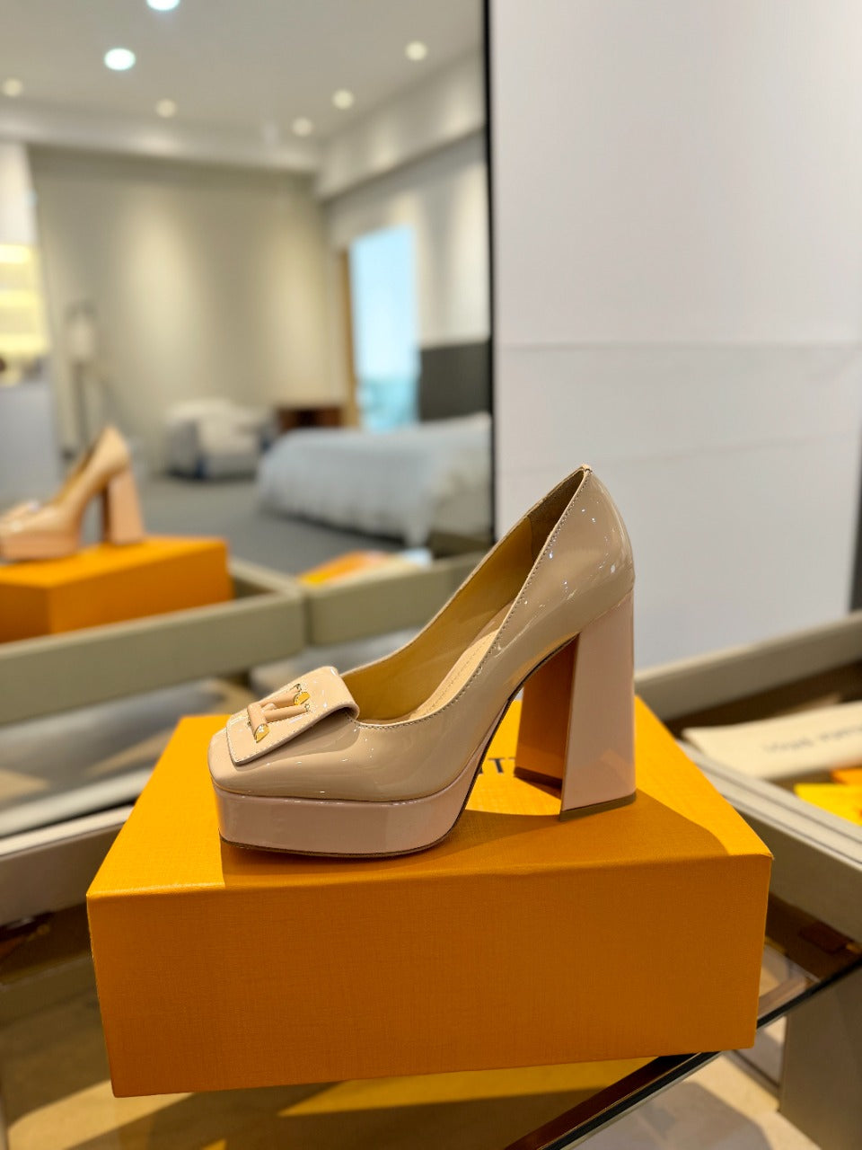 LV Shake Pump 120mm Beige Cowhide