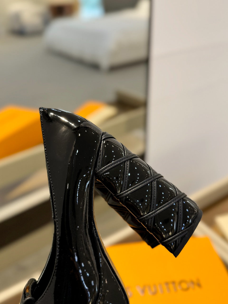 LV Shake Pump 120mm Glossy Black Cowhide